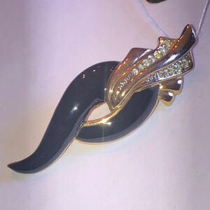 Angel Brand Sophisticated Black Enamel and Gold Tone Retro Rhinestone Brooch